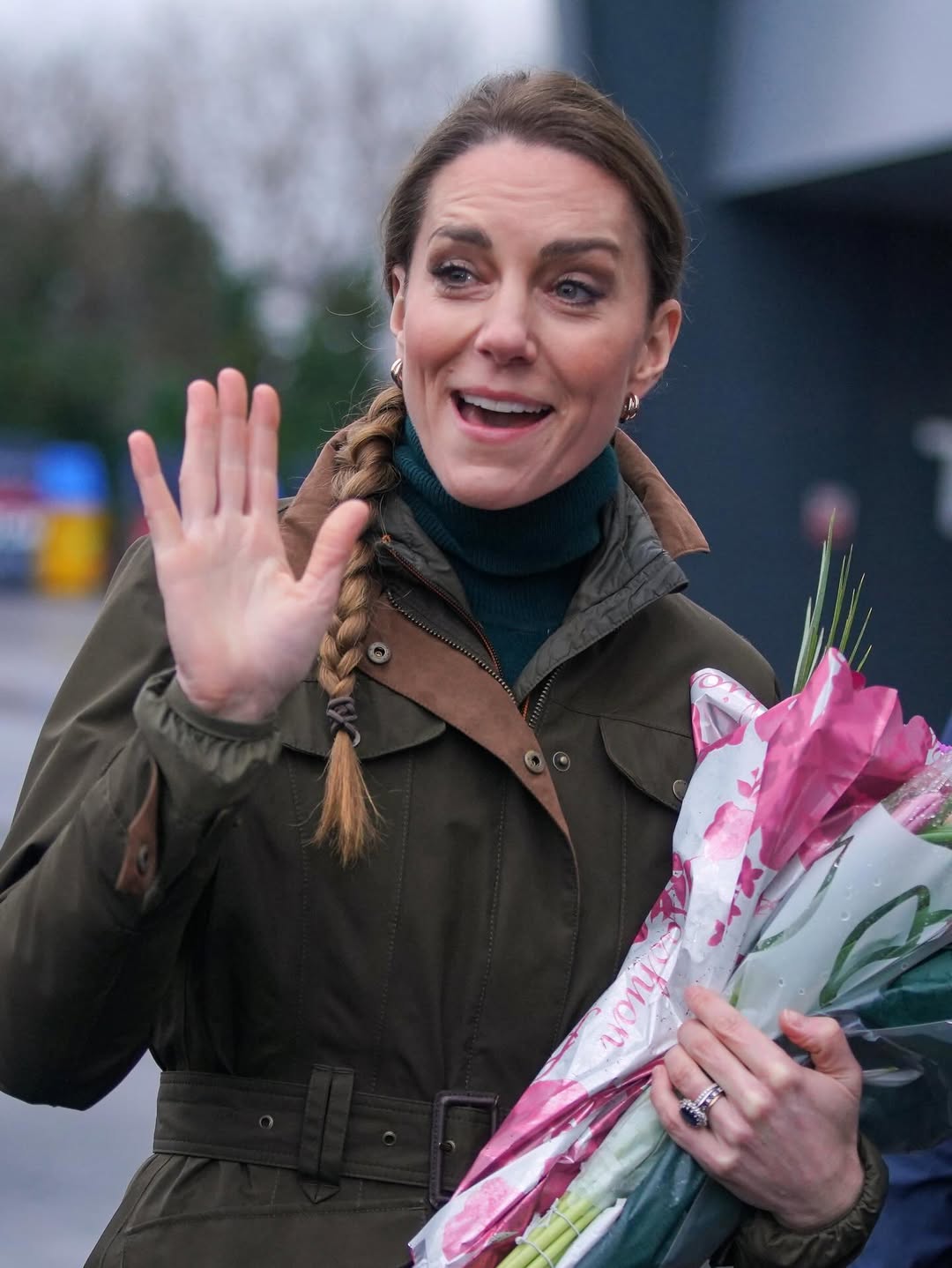 تسريحة الضفيرة في اطلالة كيت ميدلتون بإطلالة ريفية في منتزه بيك ديستريكت الوطني (انستغرام)