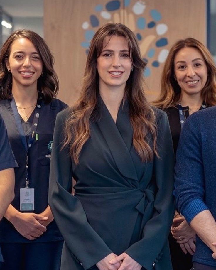 مكياج خفيف بأسلوب الاميرة رجوة الحسين (انستغرام)