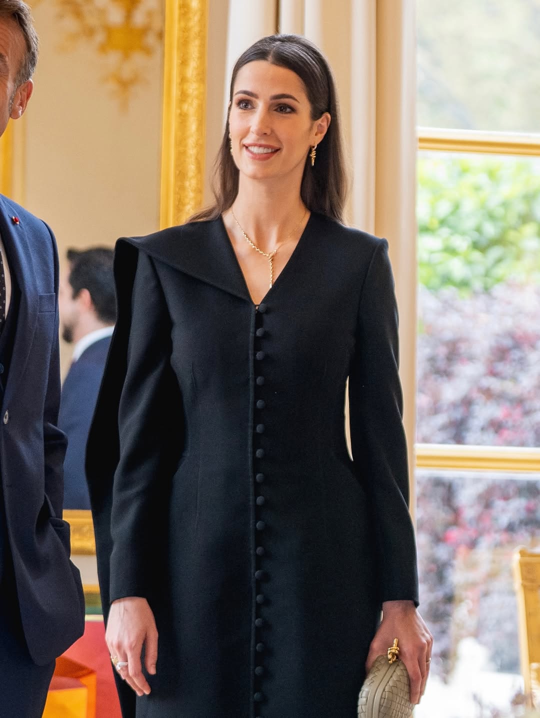 الاميرة رجوة في باريس خلال لقائها والامير الحسين بالرئيس الفرنسي وعقيلته (انستغرام)