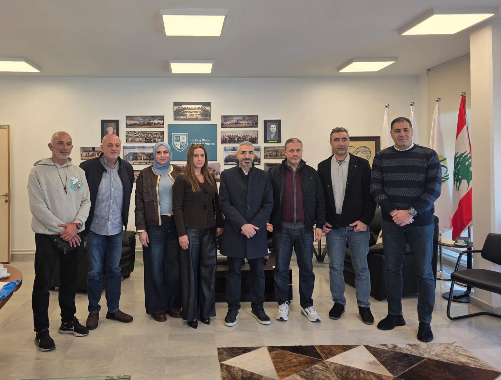 المشاركون مع الشهادات في كرة اليد.