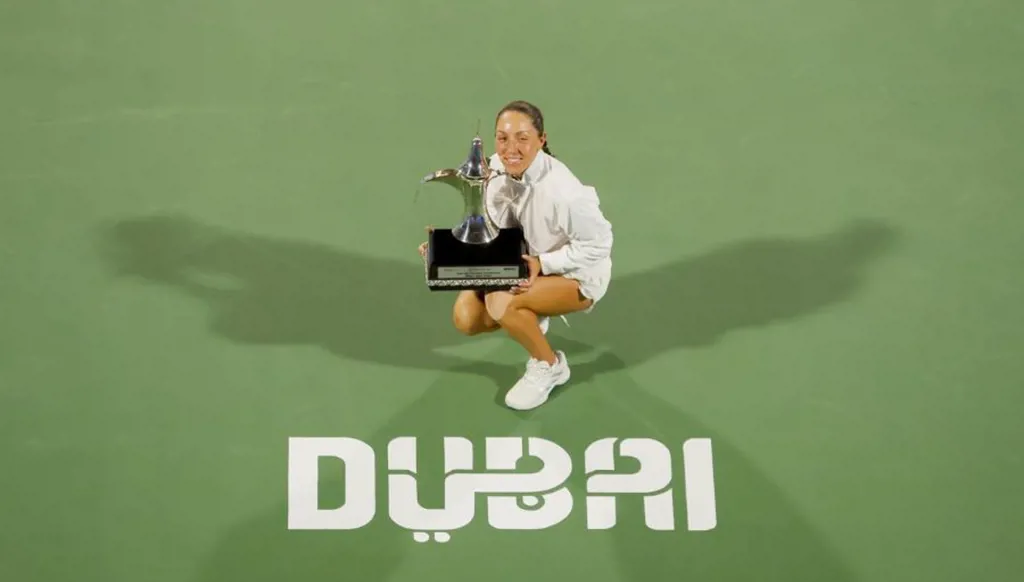 بيغولا تتوّج بلقب دورة دبي للتنس وتُهدي نفسها هدية عيد ميلاد مبكرة