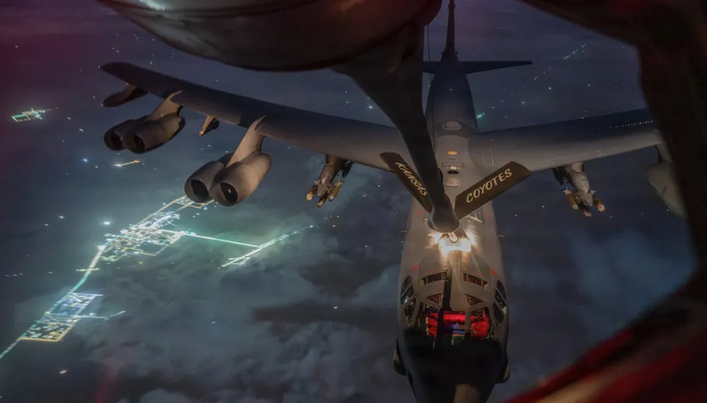 سنتكوم تنشر صورة B-52 أثناء التزود بالوقود جواً... ماذا نعرف عن القاذفة الاستراتيجية؟
