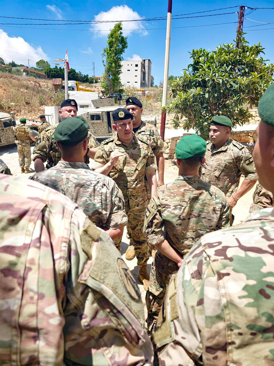 قائد الجيش اللبناني رودولف هيكل متفقداً الوحدات العملانية للجيش في مناطق الجنوب (الجيش اللبناني)