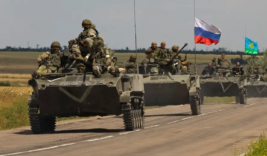 قافلة عسكرية للجيش الروسي في الأراضي الأوكرانية (رويترز)