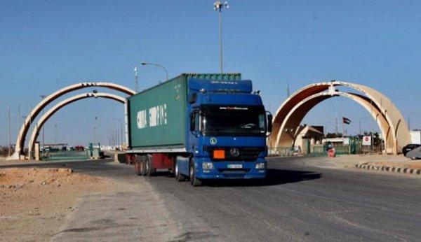 محتجون يقطعون طريق بازركان النفطي في محافظة ميسان، احتجاجاً على إغلاق منفذ الشيب الحدودي مع إيران، 25 تشرين الأول/أكتوبر 2026. (إعلام عراقي)