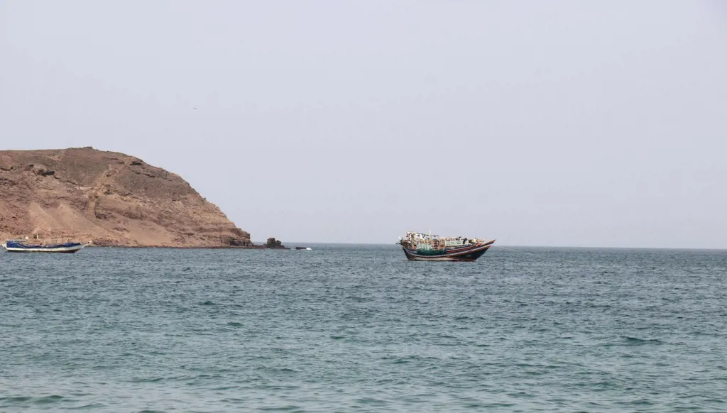حين يضيق البحر الأحمر: اضطرابات تهدد الأسعار والنمو