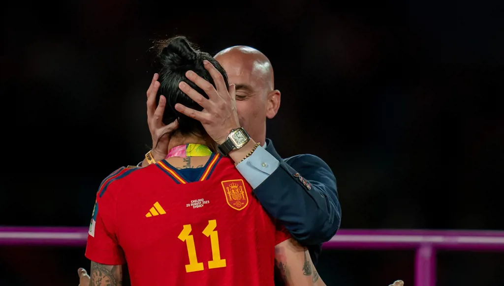 27 آذار... يوم عاد كأس العالم وحوكم رئيس "القبلة الإسبانيّة"