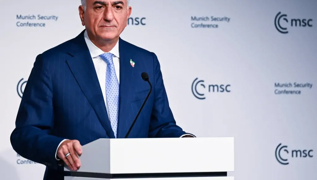 رضا بهلوي يطالب ترامب بتدخل "عاجل" في إيران