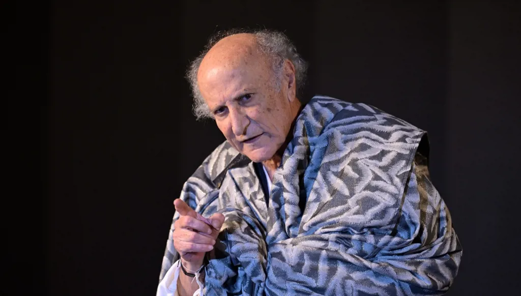 وقار الأداء ورهان الثقافة... رفعت طربيه يستدعي "هاملت" إلى "An-Nahar News Café"