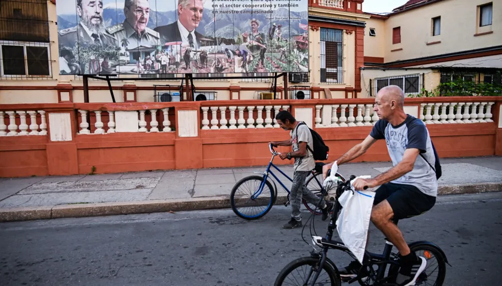 كوبا تتعهد بالدفاع عن نفسها ضد "عدوان الإرهابيين والمرتزقة"