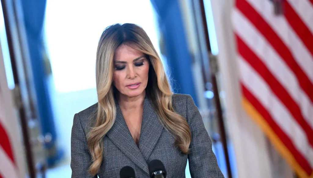 ميلانيا ترامب تنتقد "أكاذيب" منتشرة تربطها بإبستين