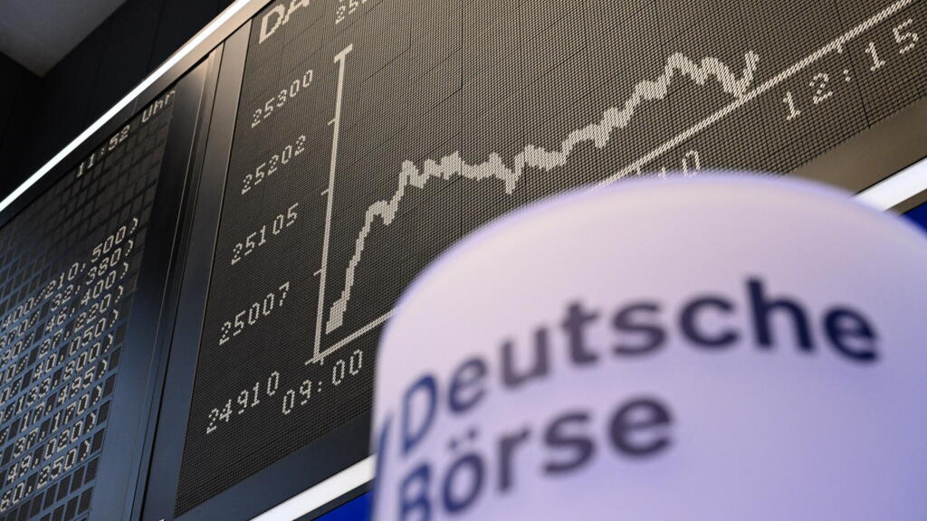 رسم بياني لمؤشر الأسهم الألماني DAX في بورصة فرانكفورت. 19 يناير 2026. (فرانس برس)