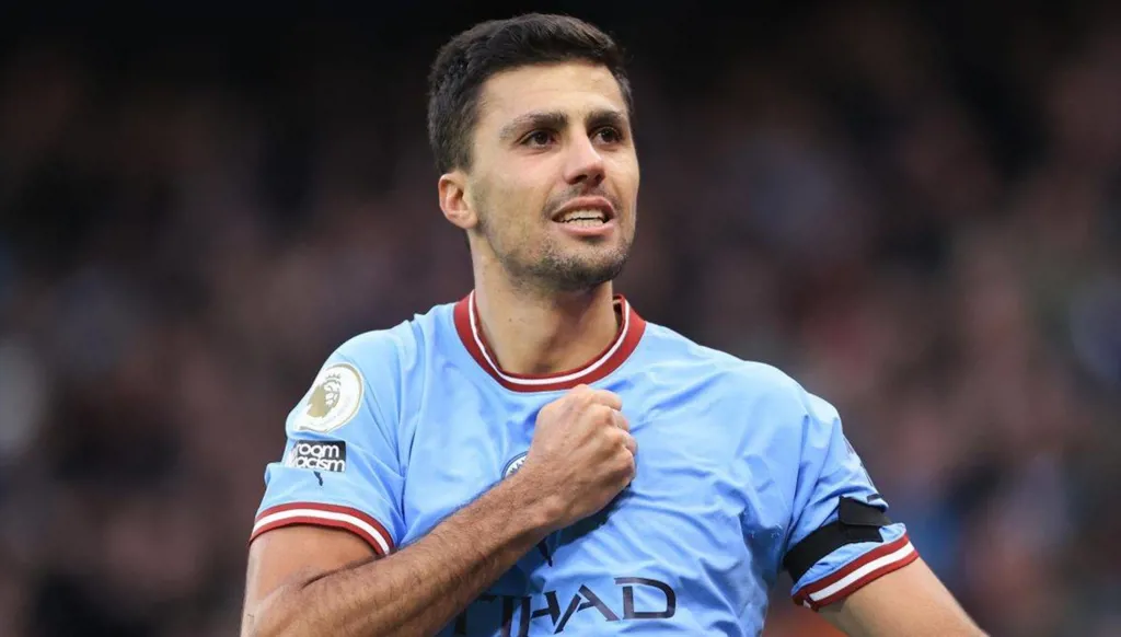 رودري يُحدد موعد عودته إلى الملاعب