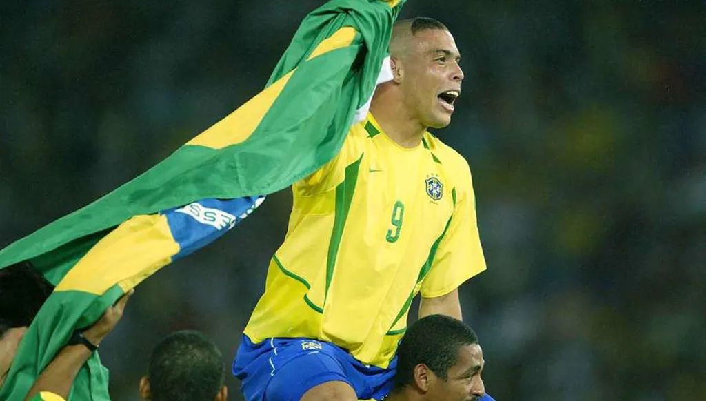 رونالدو يكشف مفاجأة صادمة عن زميله في المنتخب البرازيلي