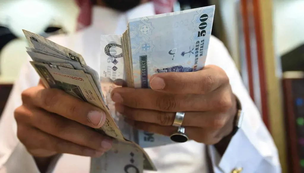 تحويلات العمّال الوافدين من السعودية تقفز إلى مستوى قياسي تاريخي في 2025 بـ58 مليار دولار