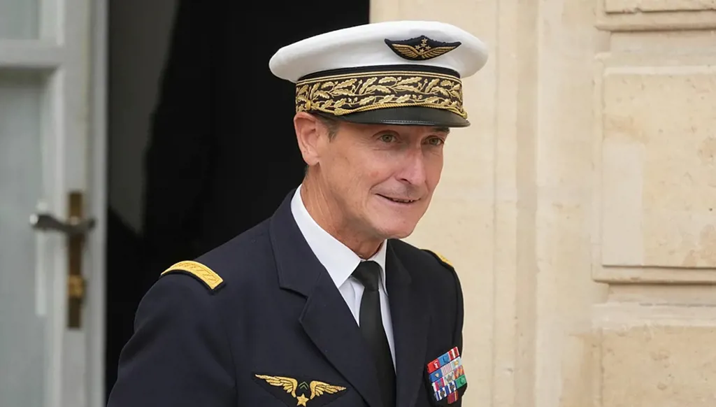 رئيس أركان الجيش الفرنسي يتواصل مع 35 دولة بشأن مضيق هرمز