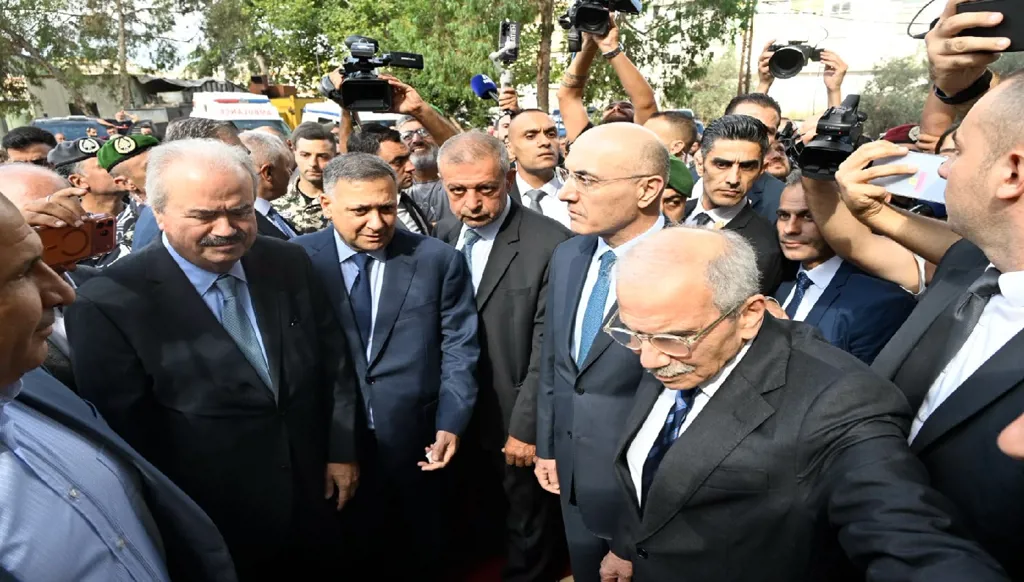 رئيس الحكومة نواف سلام مع عدد من الوزراء في جولة في مدينة النبطية (حسام شبارو)