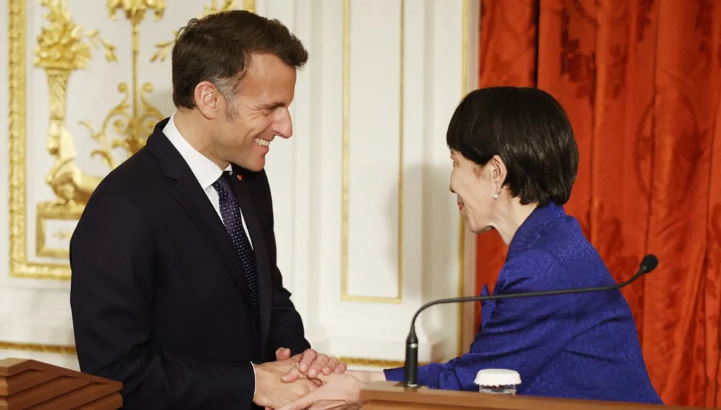 ماكرون في طوكيو... الحرب في الشرق الأوسط تتصدّر أجندة لقاء قمة مع رئيسة الوزراء اليابانية