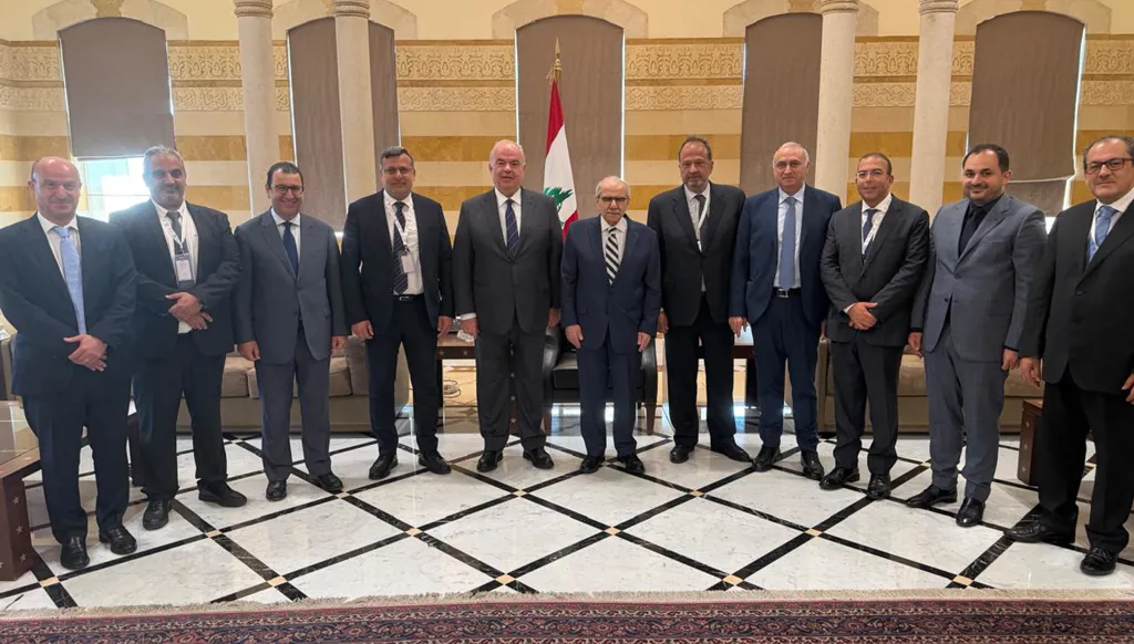 نواف سلام يطّلع على خطة استعادة خدمات الاتصالات في جنوب لبنان