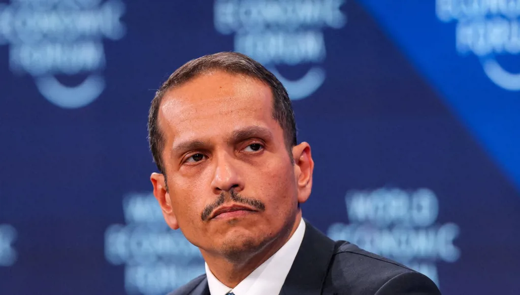 رئيس الوزراء القطري يدين الاعتداءات الإيرانية ويطالب بوقف فوري للتصعيد