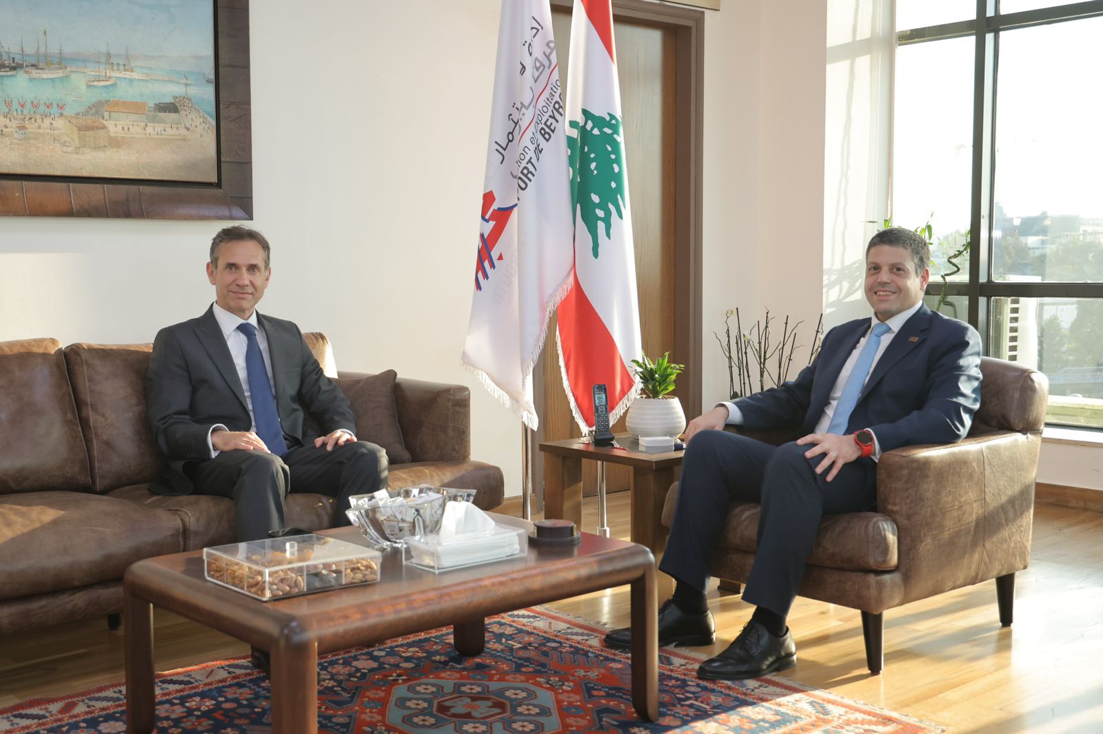 رئيس مجلس الإدارة مدير عام مرفأ بيروت مروان النفّي مع السفير التركي في لبنان مرات لوتيم (مرفأ بيروت)