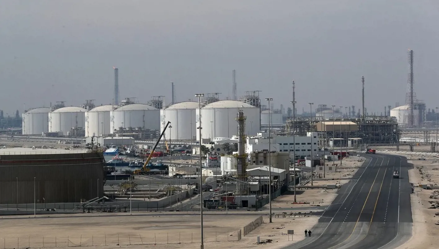 كيف تتعامل قطر مع اضطراب صادرات الغاز عبر مضيق هرمز؟