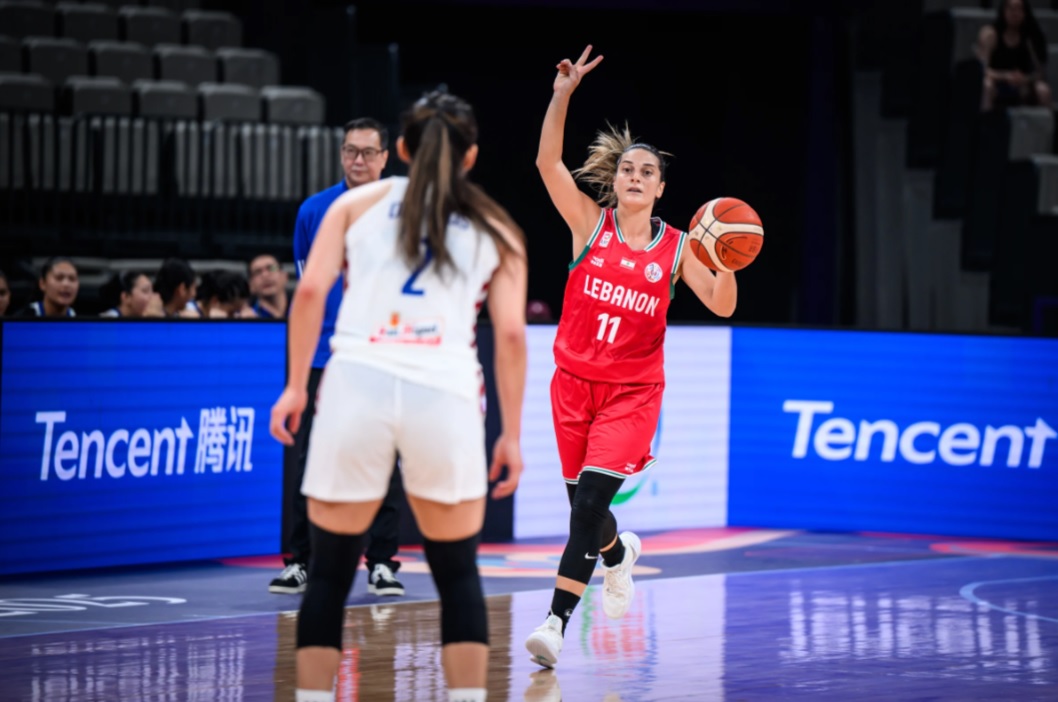 قائدة منتخب لبنان ريبيكا عقل بمواجهة الفيليبين. (موقع فيبا الرسمي)