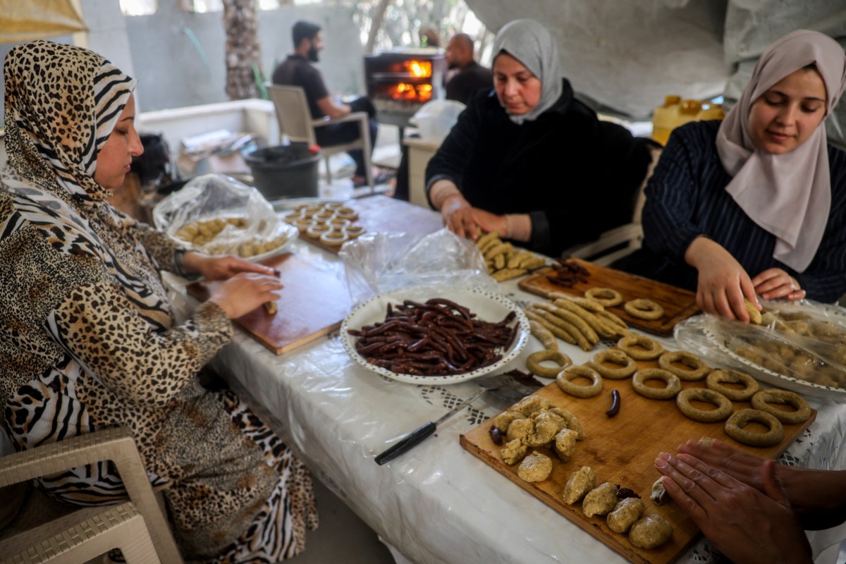 رغم الموت والدمار أهل غزة يحضرون للإحتفال بعيد الفطر (أ ف ب)‏