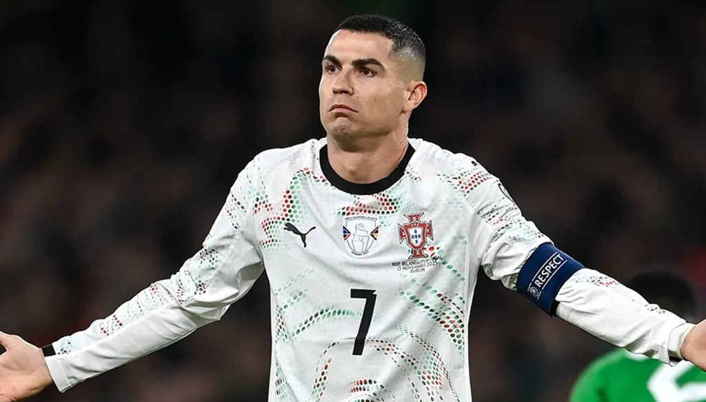 ابتسامة مثالية وأنف دقيق... كيف غيّرت الإجراءات التجميلية رونالدو؟ (صور)