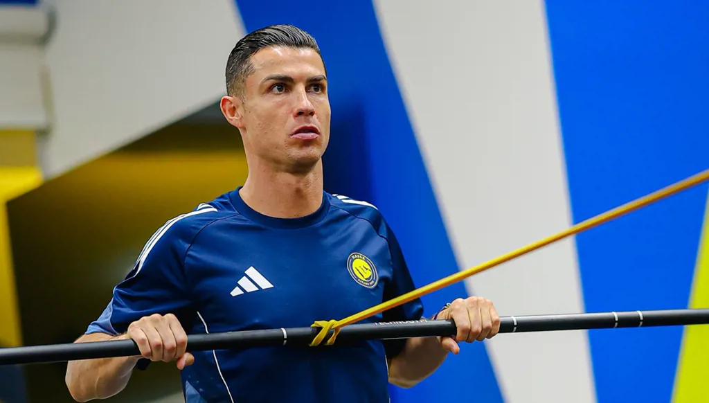 إصابة أكبر من المتوقع... رونالدو سيغادر إلى مدريد لتلقي العلاج