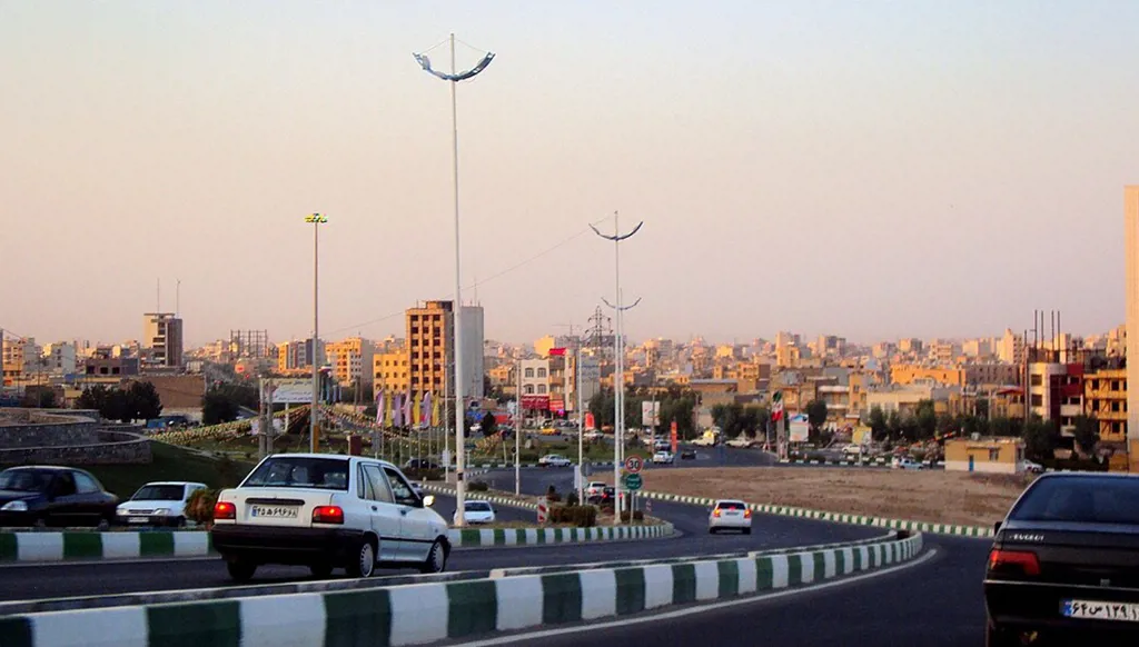 بعد موجة غارات إسرائيلية... الأرض تهتز في مدينة قم الايرانية