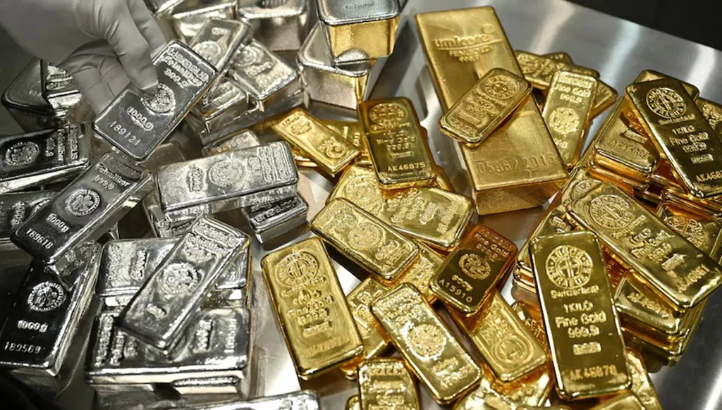 تراجع الذهب إلى أدنى مستوى في أسبوع مع صعود الدولار وعوائد السندات وسط مخاوف رفع الفائدة