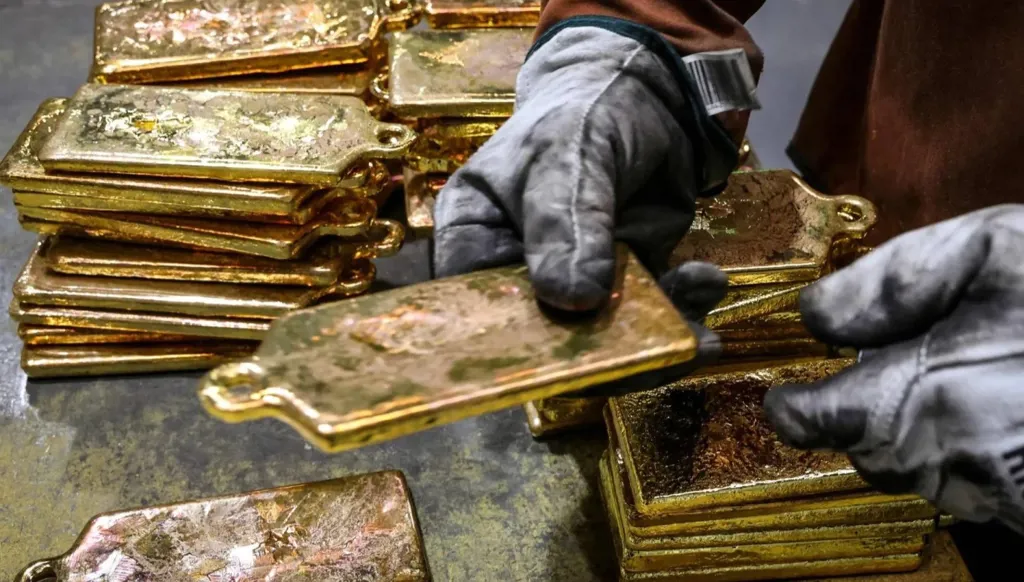 لماذا رفعت البنوك المركزية مشترياتها من الذهب الى أعلى مستوى في 5 فصول... وما السيناريوات المقبلة؟