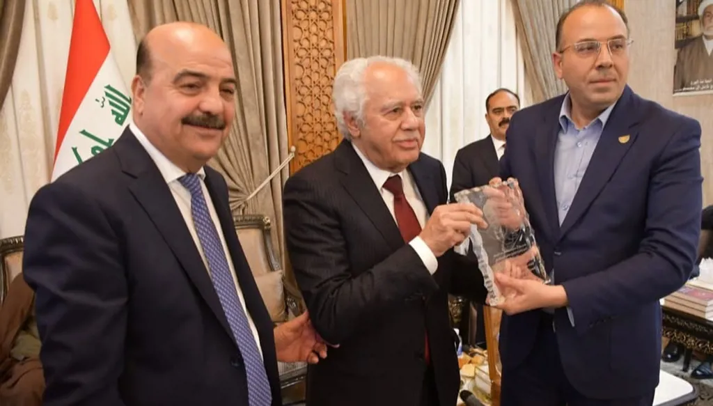 النجف تحتفي بابنها عبد الحسين شعبان