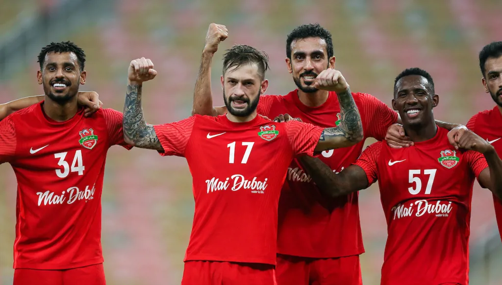 شباب الأهلي يتوج بطلا للدوري الإماراتي بعد خسارة الشارقة أمام الوحدة