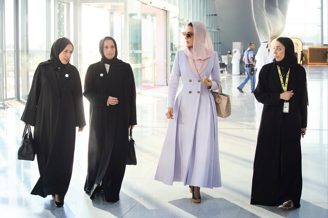 الشيخة موزة بلوك باستيل بعناية في مؤتمر القمة العالمي الثاني للتنمية الاجتماعية (انستغرام)