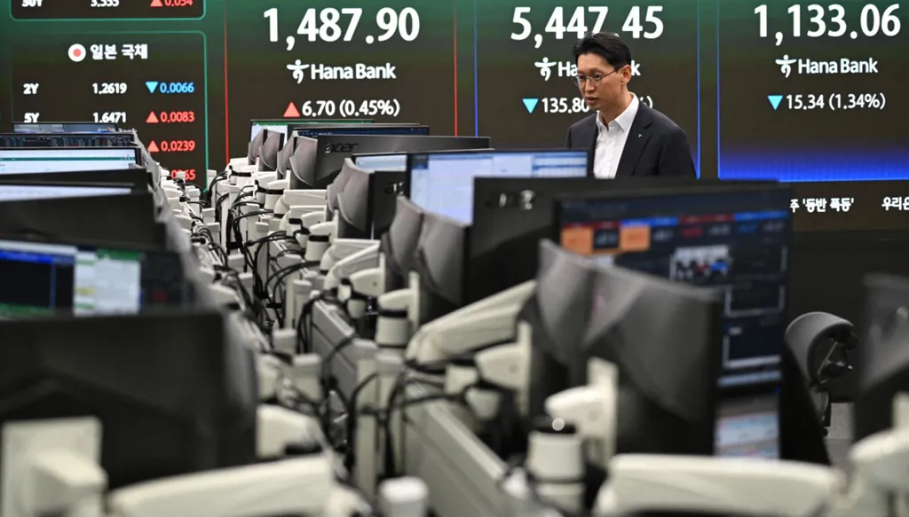 تداعيات حرب إيران... انسحاب الأموال من صناديق الأسواق الناشئة