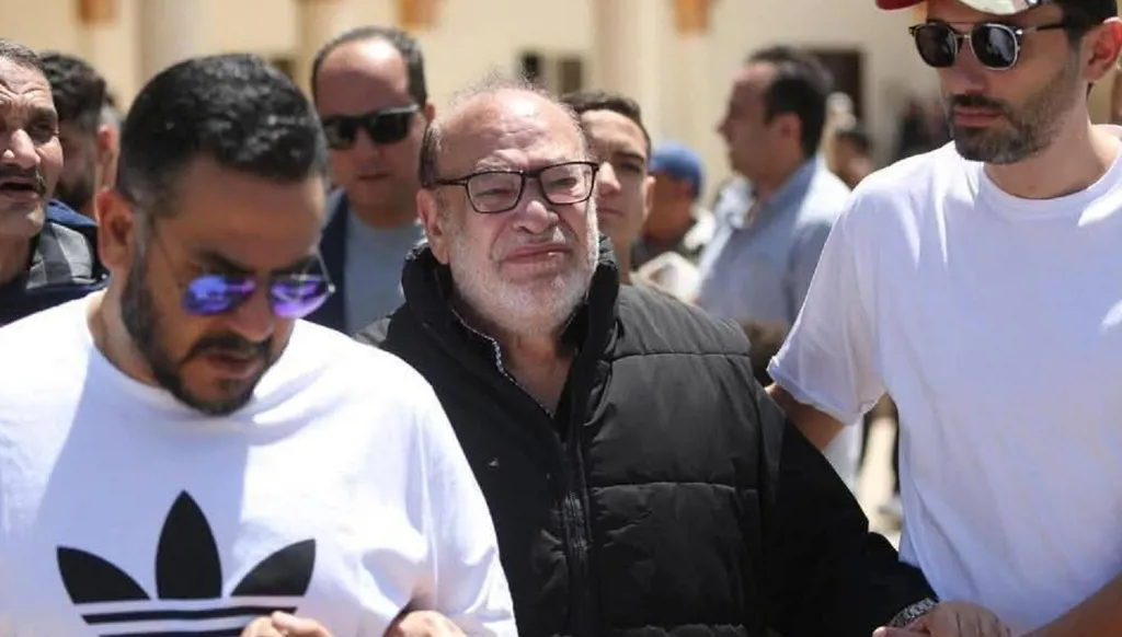 بكاء نجوم وانهيارهم في جنازة سليمان عيد (صور)