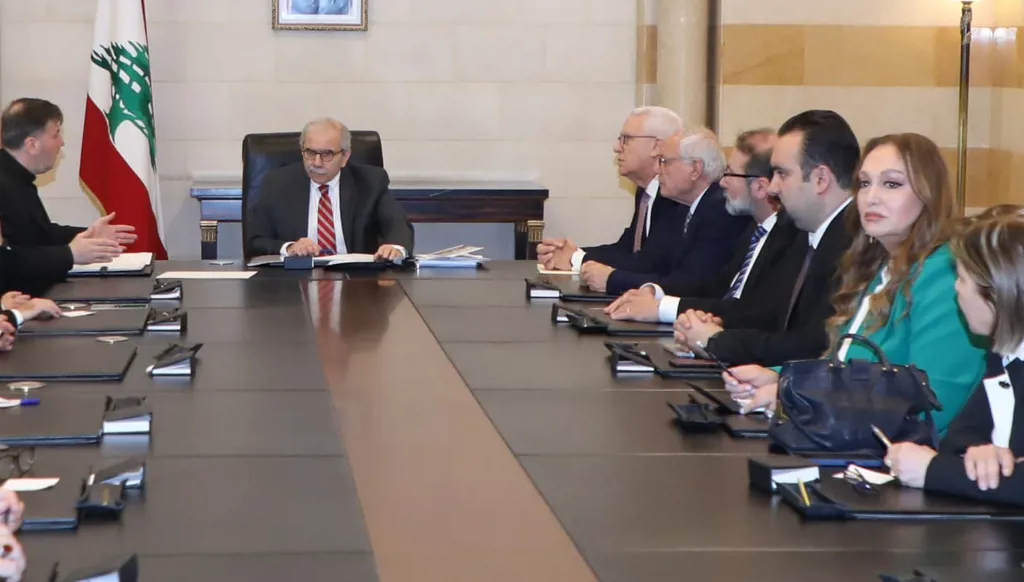 نواف سلام: مصممون على تطبيق خطة الإصلاح ومواصلة العمل لحصر السلاح بيد الدولة وبسط سلطتها على كامل أراضيها