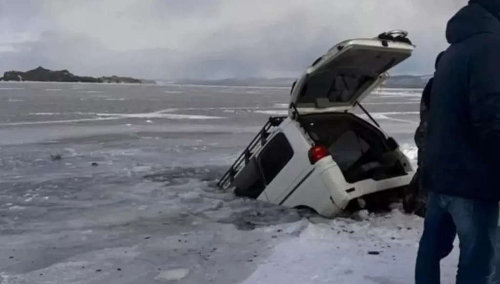 مصرع 7 سياح صينيين في حادث غرق حافلة ببحيرة بايكال الروسية