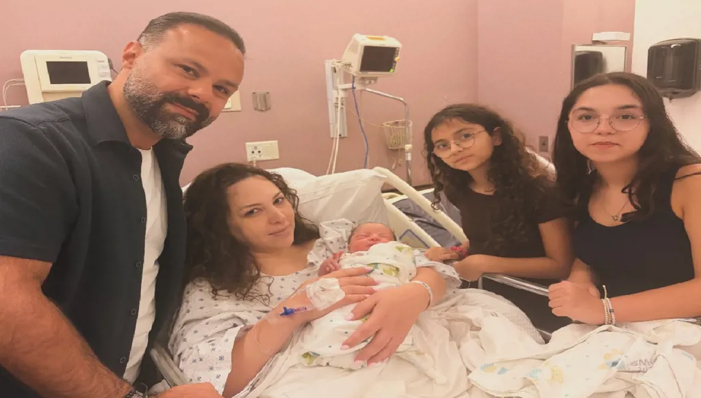 الزميلان إسراء حسن ومحمد نمر يرزقان بياسمينا