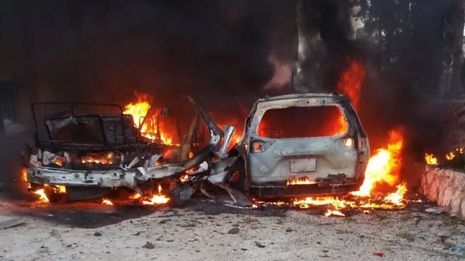 استهداف سيارتين بغارات إسرائيلية في بلدة حانين بقضاء بنت جبيل في 16 شباط/فبراير 2026 (أرشيفية)