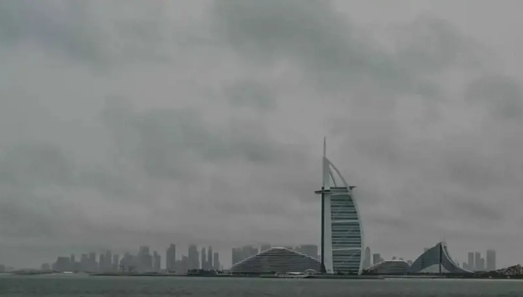 الإمارات... عقد من الابتكار في علوم الاستمطار