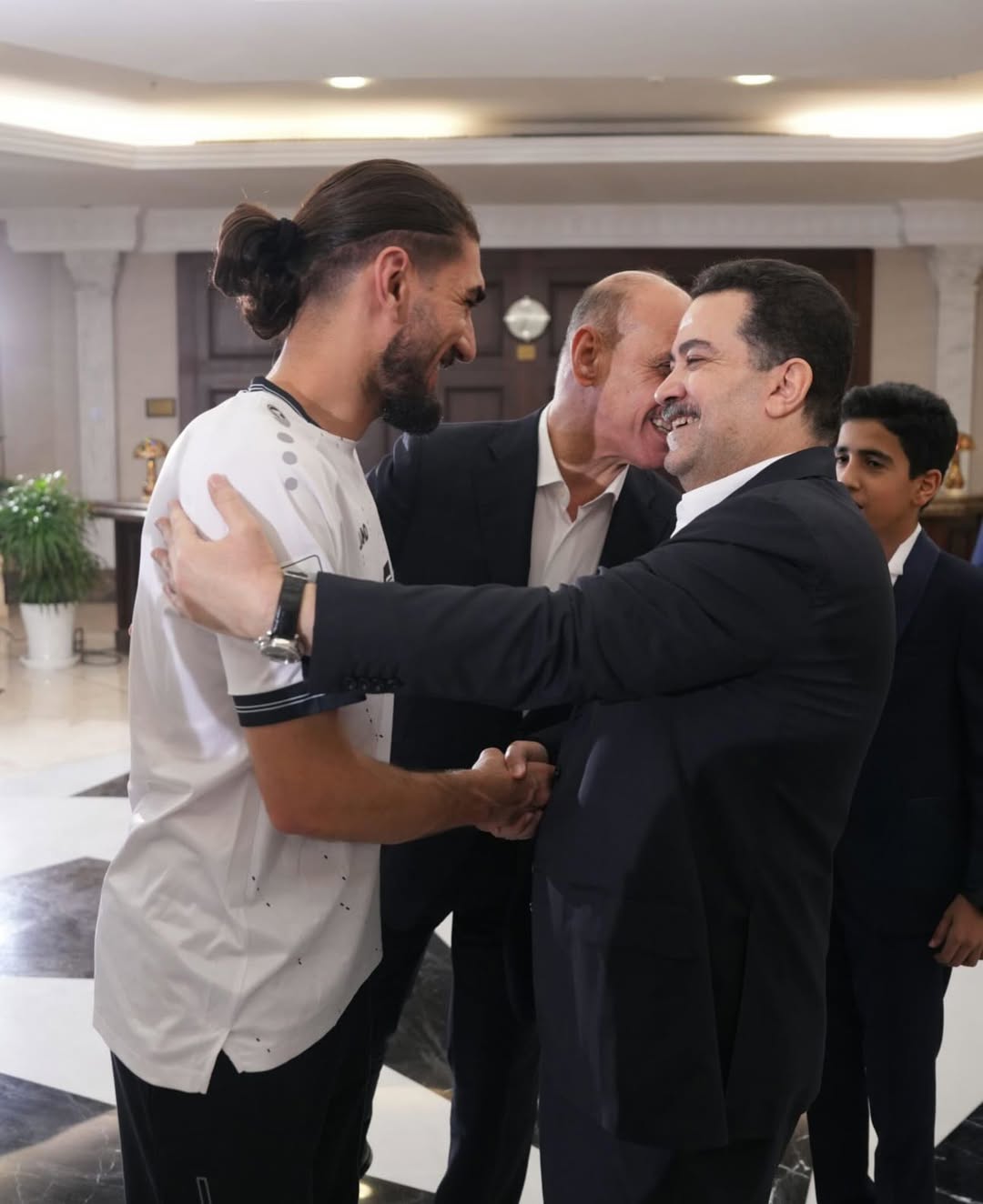 من استقبال رئيس الوزراء العراقي لطاقم المنتخب في بغداد. (إنستغرام)