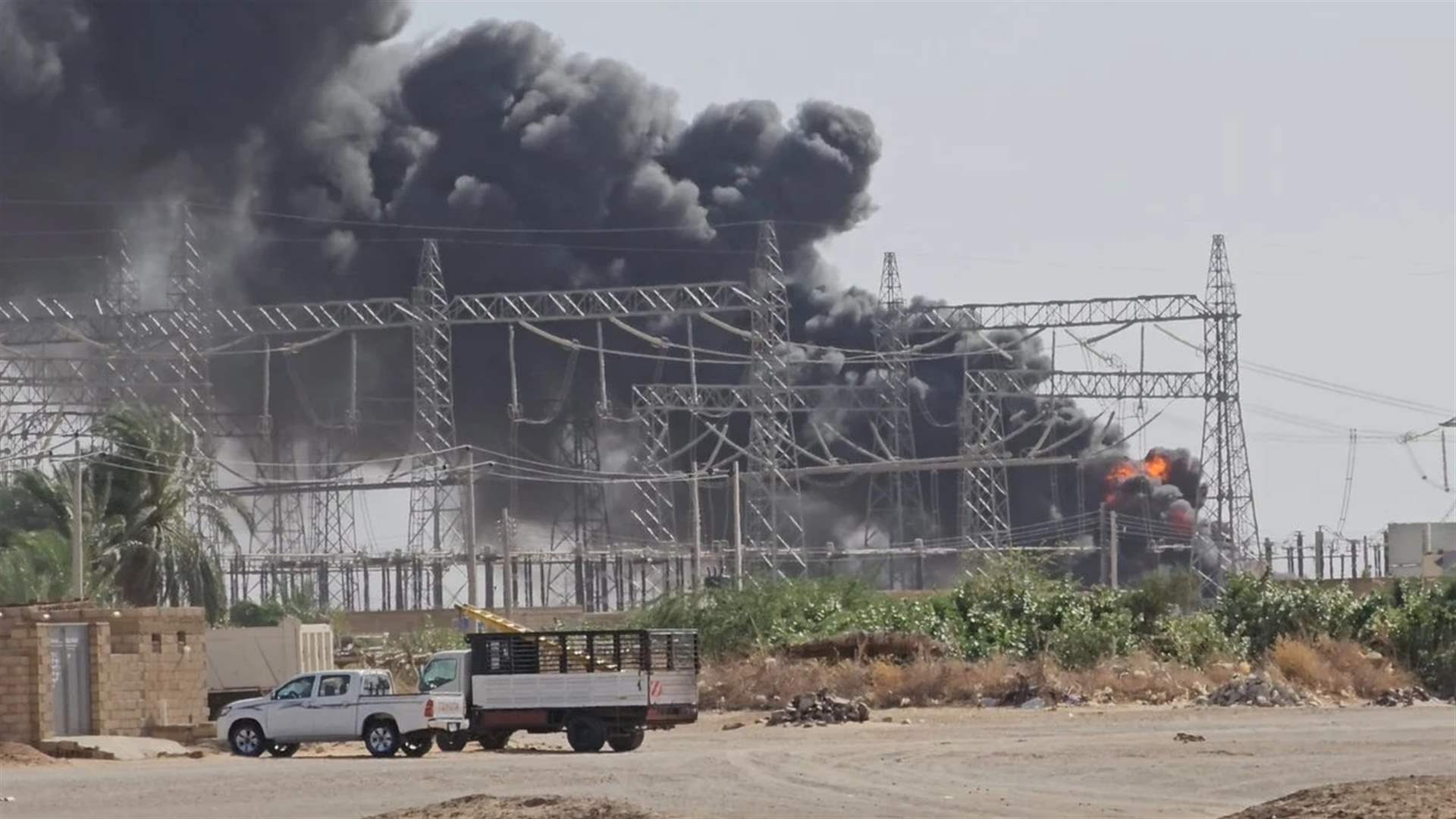 الدخان يتصاعد إثر استهداف منشأة طاقة في السودان (مواقع) ‏