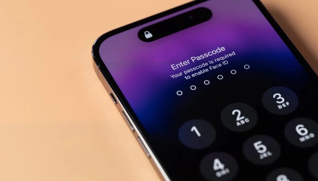 فقدان رمز القفل في آيفون: ما الحل وما العواقب؟