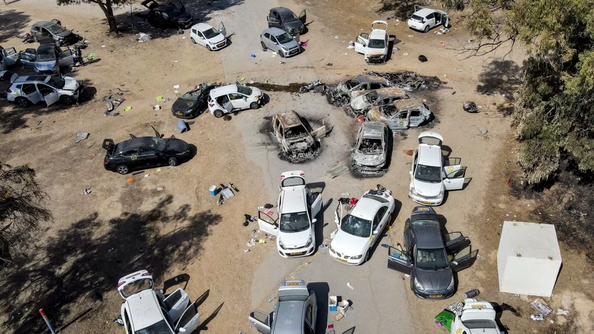صورة جوية للمركبات المهجورة في مكان مهرجان نوفا الموسيقي (ا ف ب)