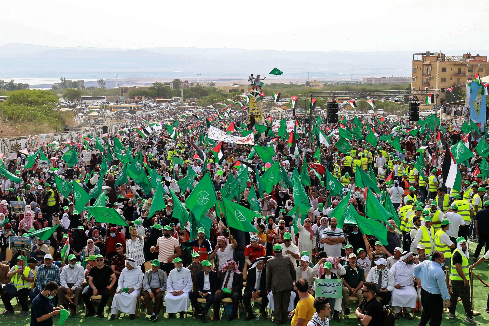 صورة من الأرشيف لتجمع إخواني في عمان. (أ ف ب)