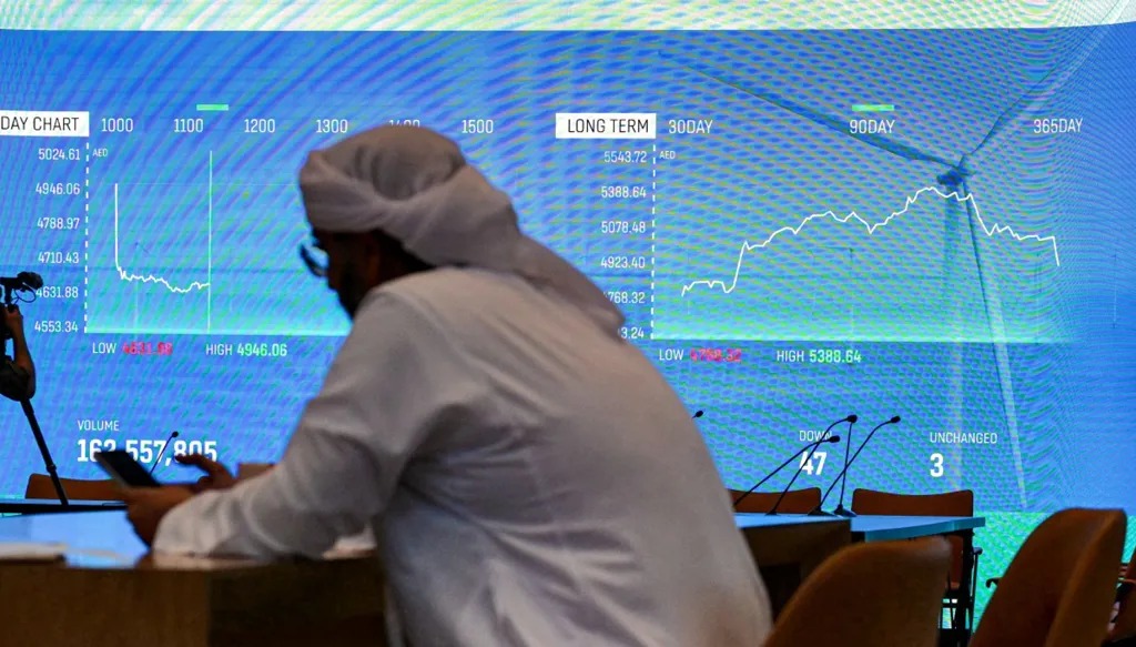 صورة من نيسان/أبريل 2025 أثناء انخفاض مؤشرات أسهم سوق دبي المالي (أ ف ب)