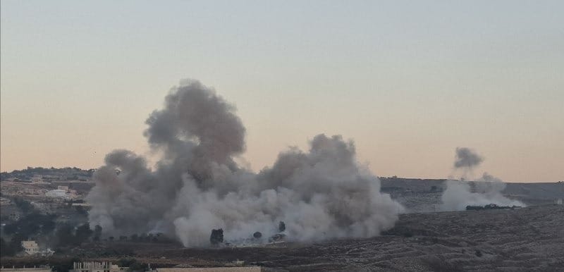 عملية تفجير ضخمة نفذها الجيش الإسرائيلي في بلدة ميس الجبل بقضاء مرجعيون (صورة متداولة)